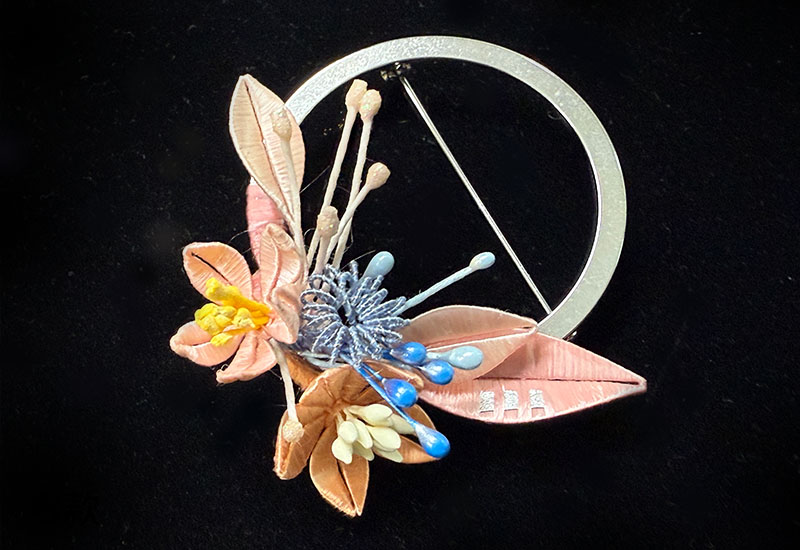 翼藝纏花福飾 -花好月圓滿福胸針/領巾釦雙用